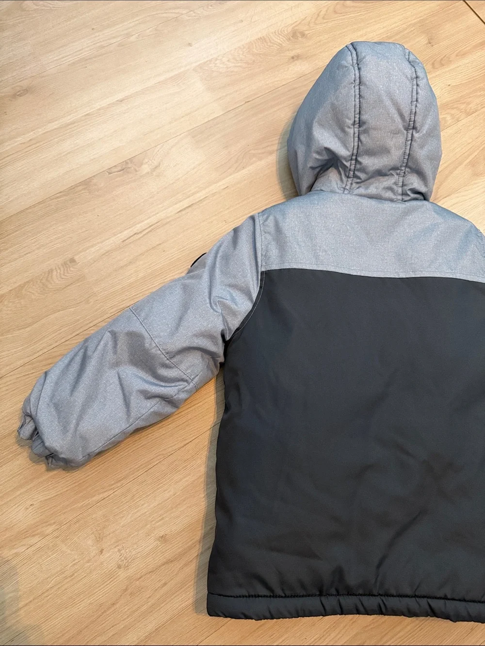 OshKosh B'gosh Kids 5 Two-Tone Hooded Puffer Jacket in Gray and Black
